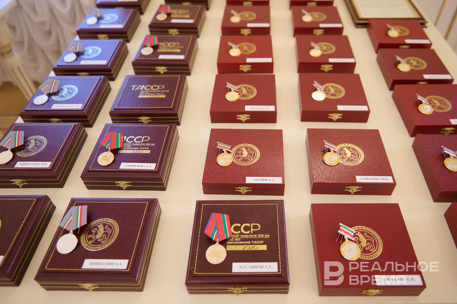 В казанском Кремле наградили 53 лучших работника Татарстана