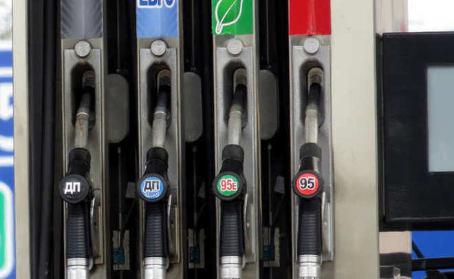 Руководство в который раз повысило цены на бензин