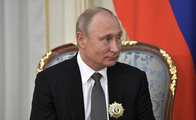 Во ВЦИОМе назвал причину паденияа Путина
