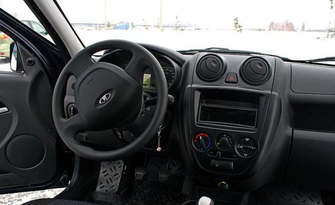 Автомобиль Lada Granta признан лучшей российской машиной для людей