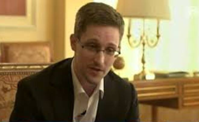 Конгресс США: Сноуден продолжает контактировать со спецслужбами РФ