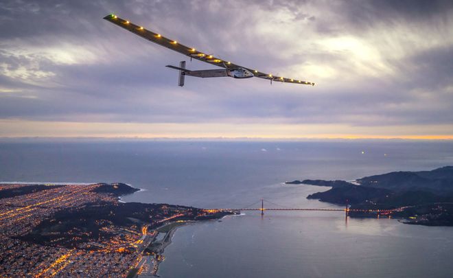 Самолет Solar Impulse 2 на солнечных батареях пролетел вокруг Земли