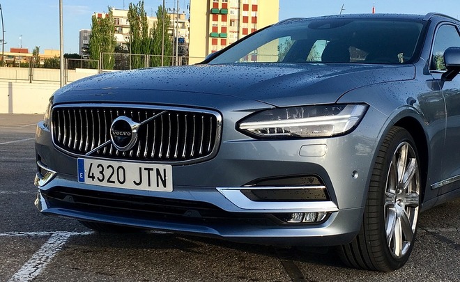 Volvo прекращает отношения с российским дилером Независимость