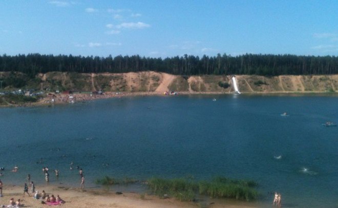 В Казани на «Карьере» снесли будку охраны, решив спор о бесплатном доступе к озеру