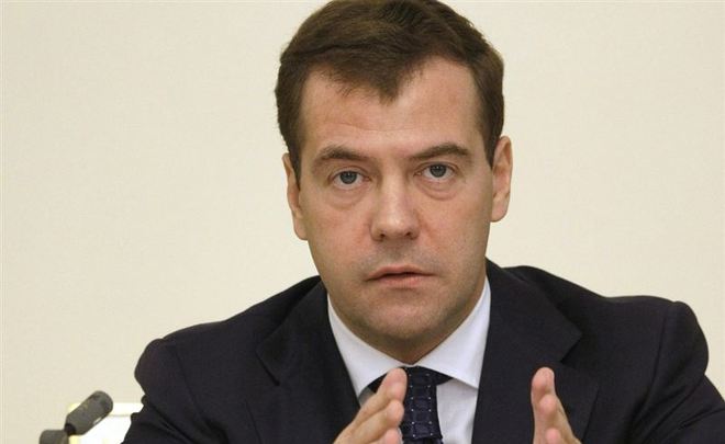 Медведев утвердил возможность размещать собранные на капремонт средства на депозитах