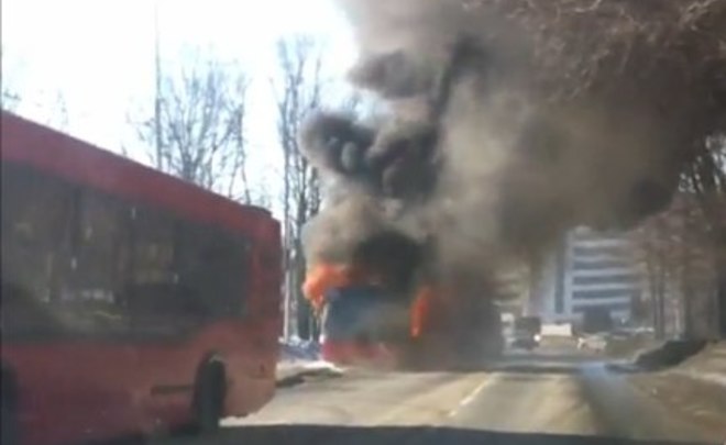 В Казани возле РКБ сгорел рейсовый автобус