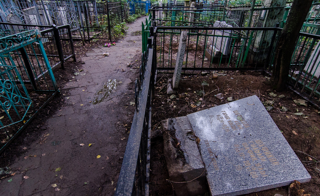 Разрушенные на Ново-Татарском кладбище памятники будут восстанавливать владельцы захоронений