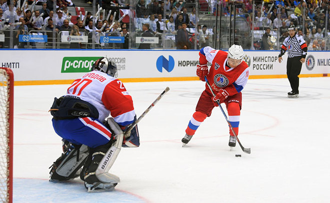 Путин забил семь шайб во время гала-матча команд Ночной хоккейной лиги