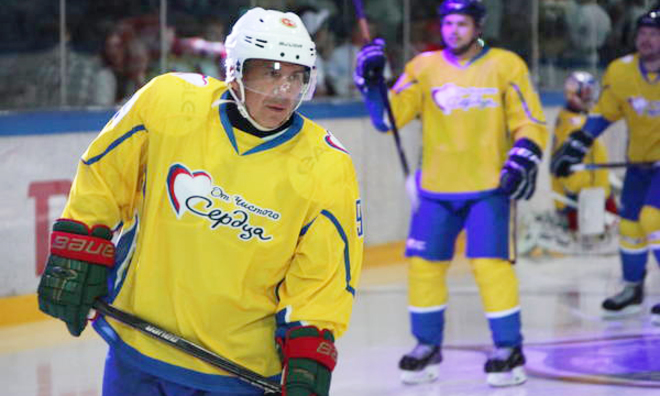 Минниханов принял участие в благотворительном хоккейном матче