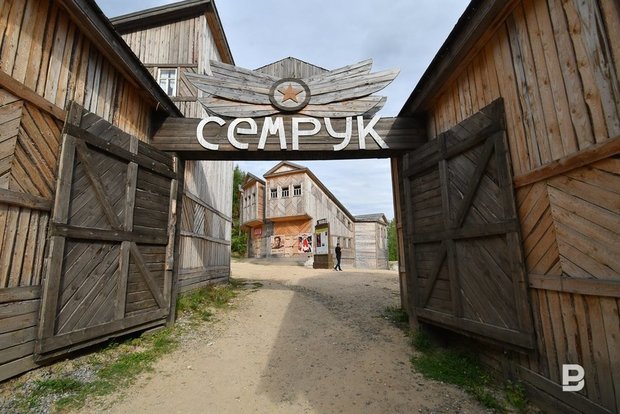 Поселок Семрук в Лаишево был построен для съемок сериала "Зулейха открывает глаза". Фото: Максим Платонов