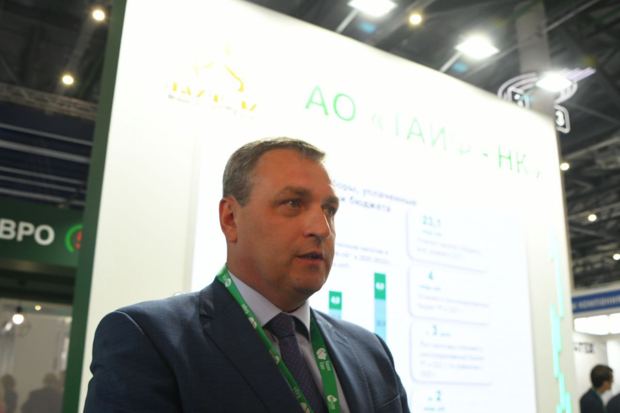 Более подробно о деятельности предприятия почетным гостям рассказал генеральный директор АО "ТАИФ-НК" Максим Новиков