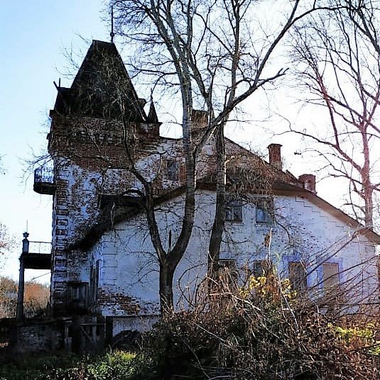 Замок маркизов Паулуччи в Гребенях
