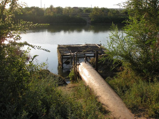 Парень застрял в трубе аквапарка