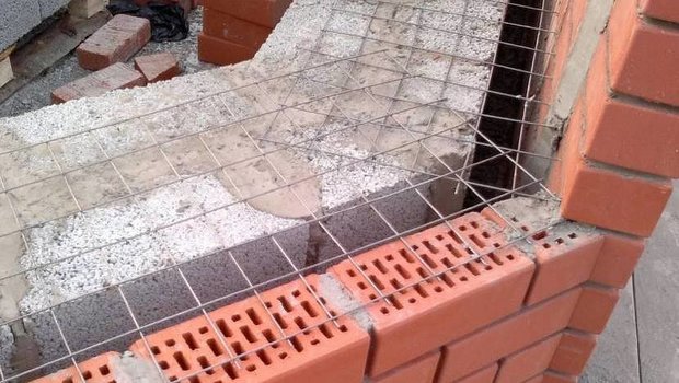 Как быстро разбить стену из керамзита