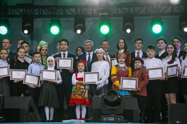 В этом году у Нижнекамска появилась новая традиция — проводить в День химика фестиваль одаренных детей