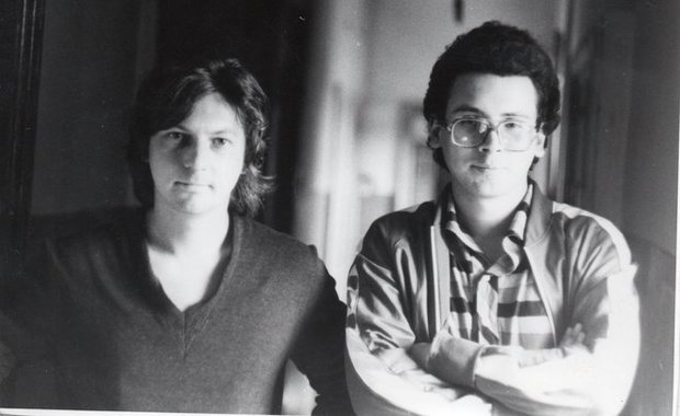 Фото: Майк Науменко и Борис Мазин в питерской квартире Науменко, лето 1984 г. 
