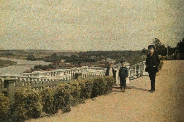 Лестница в Фуксовском саду. Фото А. Бренинга. Полихром. 1911 год