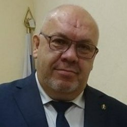 — Я не знаком с данным материалом и было бы непрофессионально оценивать действия сотрудников полиции в данном конкретном случае, — говорит известный казанский адвокат Павел Мазуренко.
