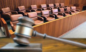 Требуются присяжные: в Бавлах на суд народа уповает обвиняемая в убийстве сына