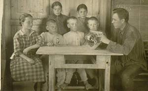 Фотомарафон «100-летие ТАССР»: радиокружок в начальной школе в с. Починок Новольяшево, 1933 год
