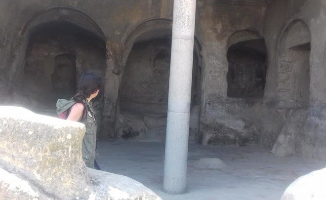 Отдых в Грузии: «Узрели свой джип в окружении развалин и каких-то замшелых крестов 12-13-х веков»