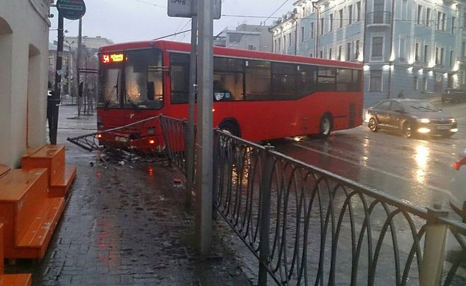 Казанский каток: 156 человек в травмпунктах за 3 часа, более сотни ДТП и транспортная блокада