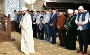 «Бессмертный полк» танкистов и гает-намаз в новой мечети: чем запомнится минувшая неделя