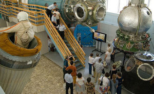 Школьники на «Седьмом небе», космическая станция «Алабуга» и монтажники на Питерский форум