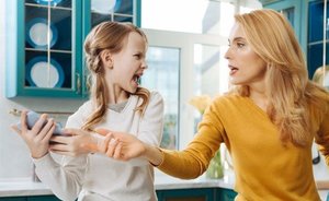 Психологи — родителям: «Заходить в телефон — это как заглядывать под юбку»