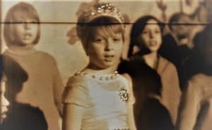 Фотомарафон «100-летие ТАССР»: девочка-«снежинка» на елке для детей сотрудников Казанского авиазавода, 1950-е