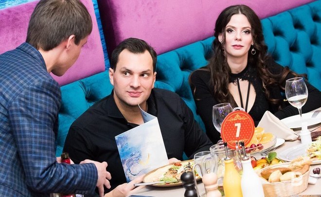 «Люди могут не отмечать гендерные праздники, но покупать сковородочку по акции»