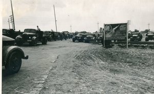 Фотомарафон «100-летие ТАССР»: машины с урожаем прибыли на Набережночелнинский элеватор, 1963 год