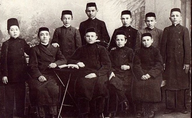 Расходы в медресе начала века: починка электричества, керосин, спички, телеграммы, бланки для паспортов