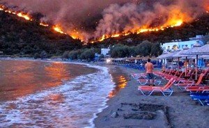 Еще одни «огненные Помпеи»: как выживают жители и туристы в районе лесных пожаров в Греции