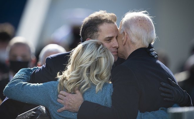 Сын президента США Хантер Байден причастен к финансированию биолабораторий — Минобороны России