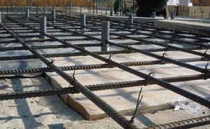 Металл против стеклопластика: на чем держится бетон