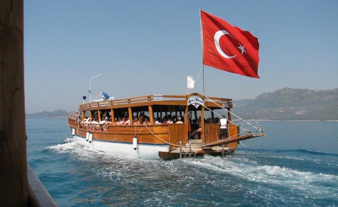 «В Турцию — хоть завтра!»: сколько туроператоры должны скинуть за опасность теракта?