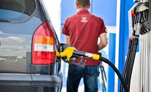 Россия без автомобилей: водители пережили третий за месяц скачок цен на бензин