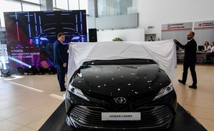 Автомобильный бестселлер: обновленная Toyota Camry приехала в Казань