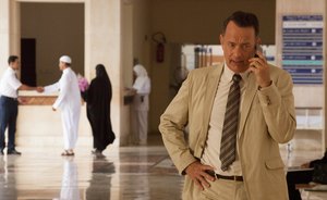 Премьера «Голограммы для короля»: Том Хэнкс едет контрабандой в Мекку и познает удивительный мир саудитов