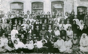 Женский вопрос 100 лет назад: татарская учительница как символ революции 1917 года