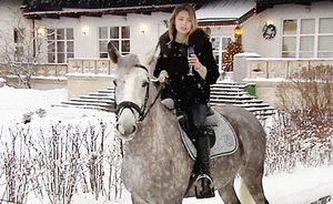 Видео недели: Путин — красавчик, Поклонская на коне и камбэк Кевина Спейси после скандала
