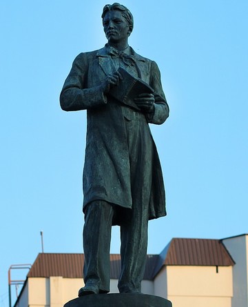 Неужели нельзя Тукаю его комнату вернуть?