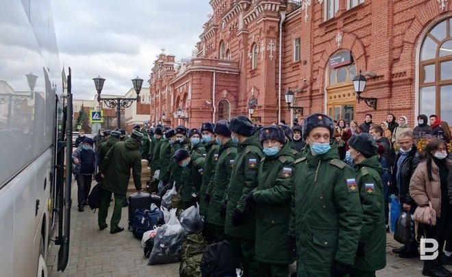 Видеоопрос: «Как относитесь к идее вернуть двухлетнюю службу в армии?»