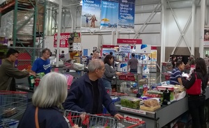Кремниевая долина: бесплатная пресса в магазине, автосервис при супермаркете и навязчивая благотворительность