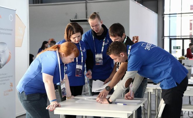 Видеоопрос: «Считаете ли вы, что женщинам в России платят меньше, чем мужчинам?»