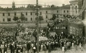 Фотомарафон «100-летие ТАССР»: митинг на Театральной площади в честь 2-й годовщины ТАССР, 1922 год