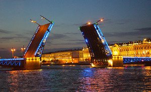 Санкт-Петербург: стадион-скандал, «белые ночи» и экскурсии по крышам