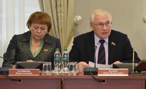 Разиль Валеев: «Наши чиновники в обычные национальные шаровары не полезут»