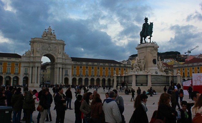 Наши в Португалии: нейтралитет жителей, блокировка счетов в банке и съем жилья на аукционе